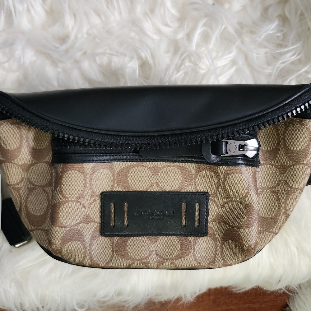 Crossbody purse